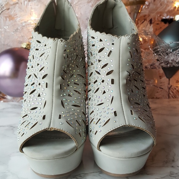 Bamboo Planform Shoes with Rhinestones - Picture 1 of 5